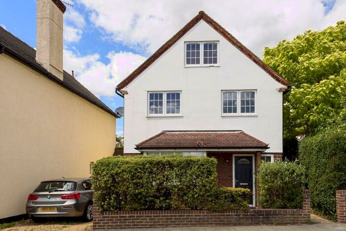 1 Bedroom Ground Flat To Rent In Station Road, Godalming, GU7