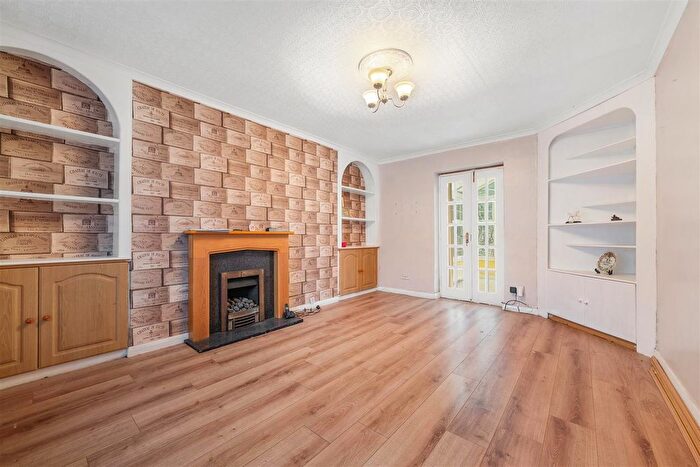 3 Bedroom Semi-detached House For Sale In Oak Grove Road, Penge, London, SE20