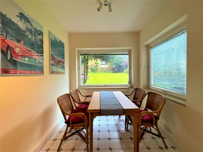 2 Bedroom Flat To Rent In Gloucester Road, London, SW7