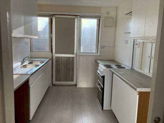 3 Bedroom Bungalow To Rent In Cheshire Drive, Bicester, Oxfordshire, OX25