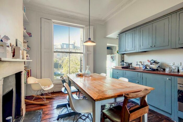 2 Bedroom Maisonette To Rent In Victoria Park Road, Victoria Park, London, E9