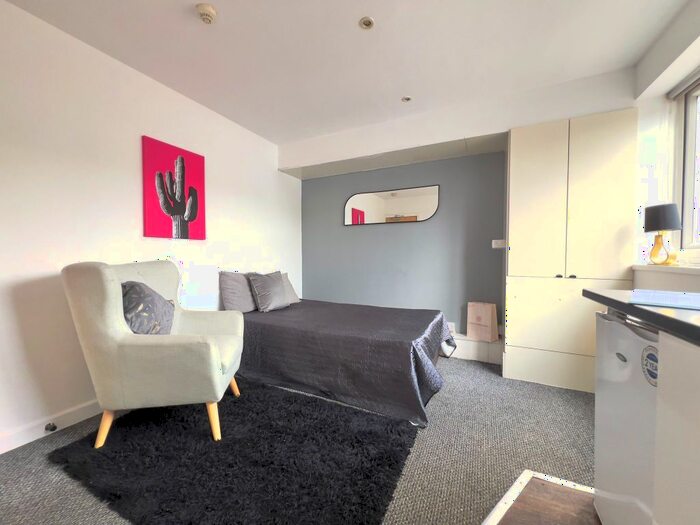 Studio To Rent In Irwin Approach, Halton, LS15