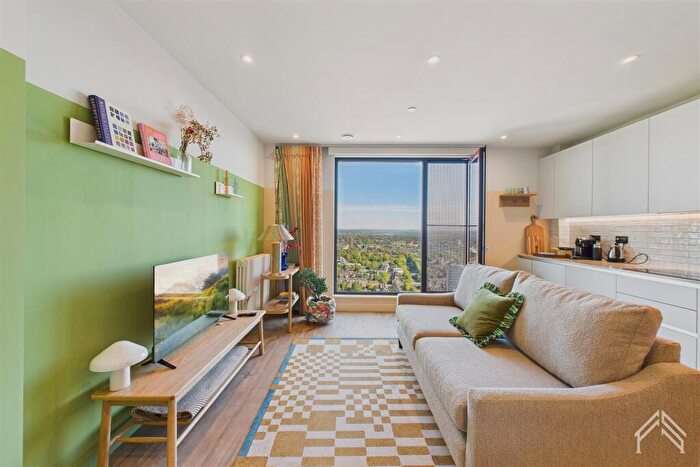 Apartment To Rent In Selborne Road, London, E17
