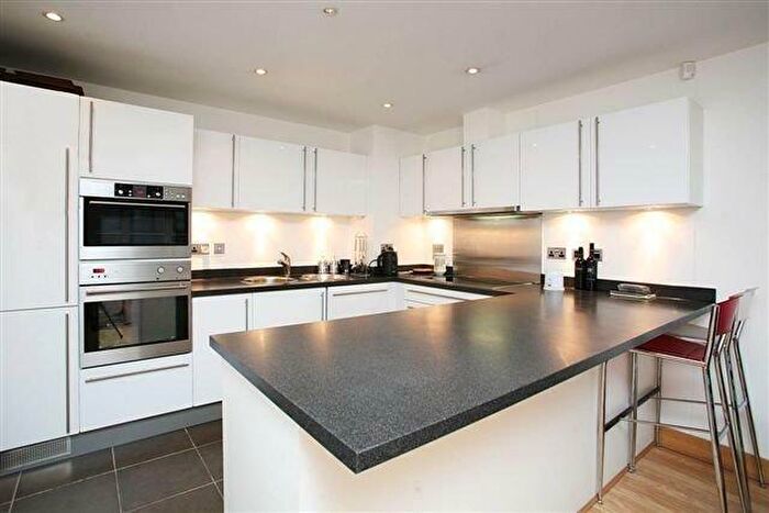 3 Bedroom Apartment To Rent In Curtain Road, Shoreditch, EC2A