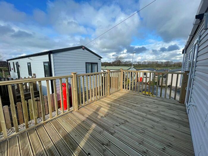 2 Bedroom Mobile/park Home For Sale In Cartford Park, Cartford Lane, Little Eccleston, Preston, PR3