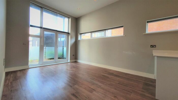 2 Bedroom Flat To Rent In Darwin Court, Kingswood Place, Hayes, UB4