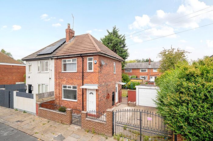 2 Bedroom Semi-Detached House For Sale In Trafford Grove, Harehills, Leeds, LS9
