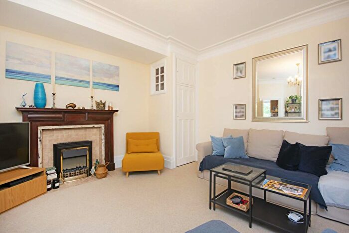 1 Bedroom Flat To Rent In Grove End Road, St John's Wood, London, NW8