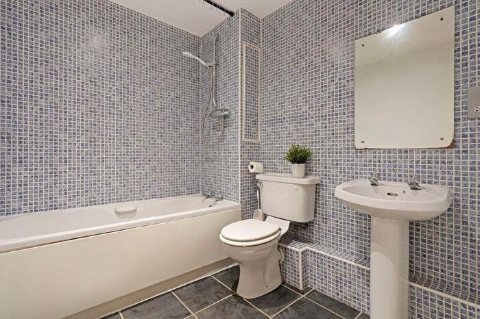 2 Bedroom Apartment To Rent In Leadmill Court, Sheffield, S1
