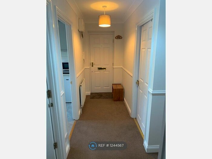 2 Bedroom Flat To Rent In St. Catherines Place, Egham, TW20