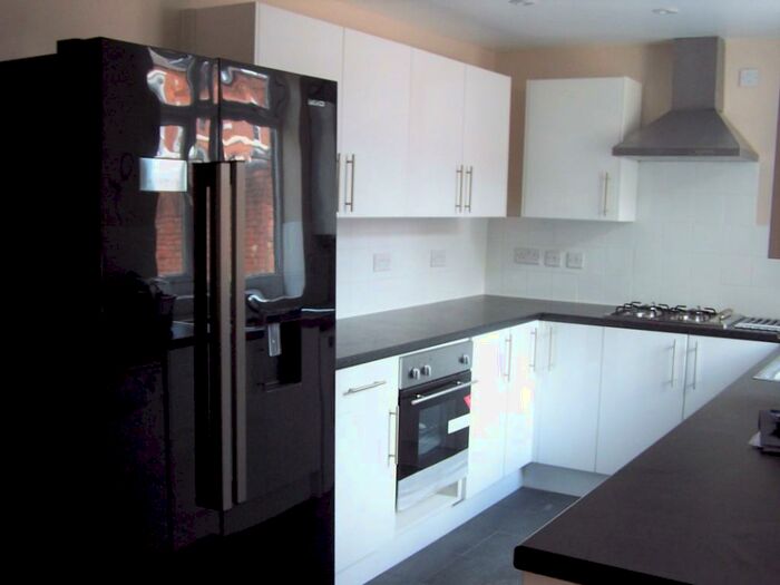 5 Bedroom End Of Terrace House To Rent In Dartmouth Road, Birmingham, B29