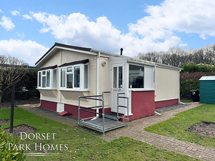 2 Bedroom Park Home For Sale In Gladelands Park, Ringwood Road, Ferndown, Dorset, BH22