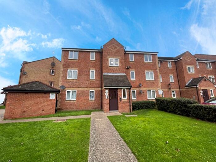 2 Bedroom Flat To Rent In Danbury Crescent, South Ockendon, RM15