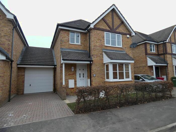 3 Bedroom Link Detached House To Rent In Earls Lane, Cippenham, Slough SL1