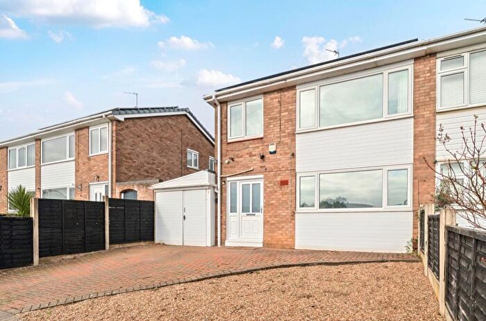 3 Bedroom Semi-Detached House For Sale In Derwent Road, NG31