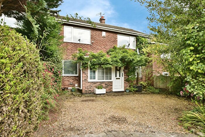 3 Bedroom Terraced House For Sale In Ivymeade Close, Macclesfield, SK11