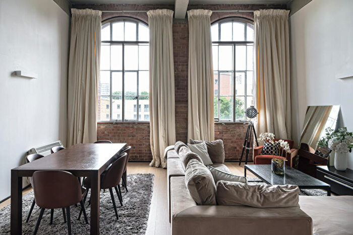 2 Bedroom Flat For Sale In Manhattan Building, Bow, E3