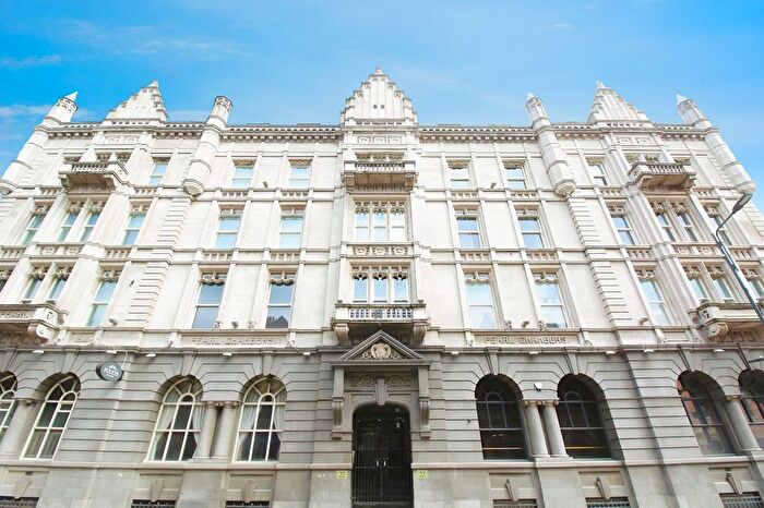 1 Bedroom Flat To Rent In East Parade, Leeds, West Yorkshire, LS1