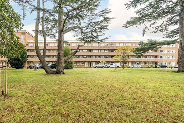 2 Bedroom Flat To Rent In Hampton Road, Twickenham, TW2