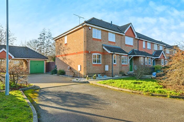 3 Bedroom End Terrace House For Sale In Riverbanks Close, Harpenden, AL5