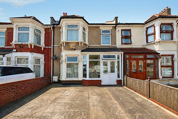 5 Bedroom Terraced House For Sale In Lansdowne Road, Ilford, IG3