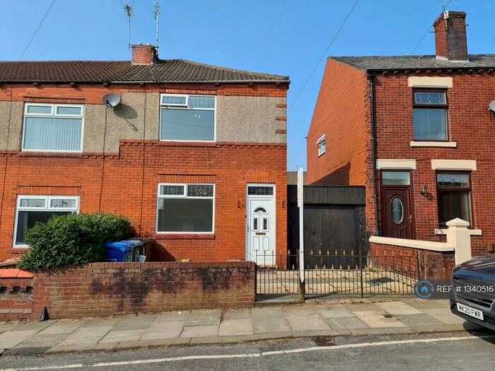 2 Bedroom Semi-Detached House To Rent In Jubilee Road, Middleton, Manchester, M24