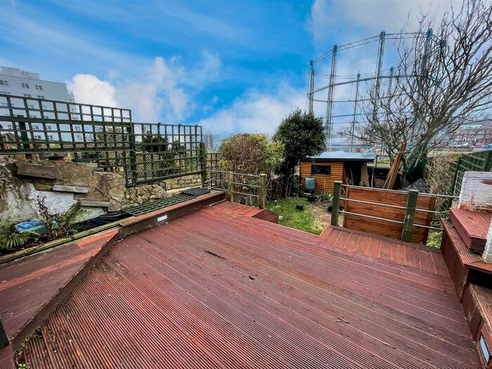 2 Bedroom Maisonette To Rent In Cliff Road, Brighton, BN2