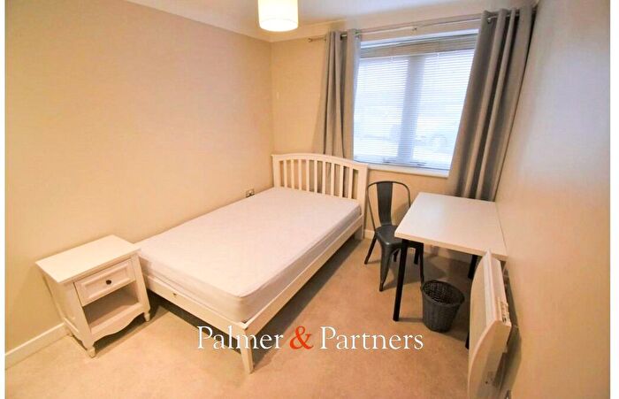 2 Bedroom Flat For Sale In Ballantyne Drive, The Hythe, Colchester, Essex, CO2
