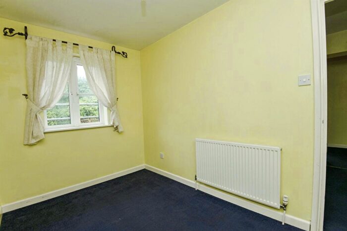 2 Bedroom Flat For Sale In Lewis Crescent, Exeter, EX2