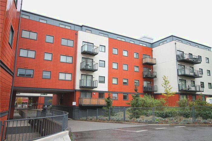 1 Bedroom Flat To Rent In Capitol Square, - Church Street, KT17