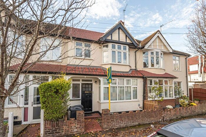 1 Bedroom Flat To Rent In Gore Road, Raynes Park, London, SW20