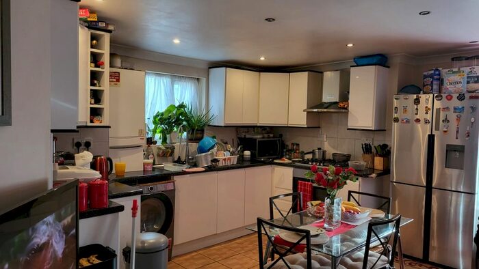 3 Bedroom Flat To Rent In Minet Avenue, London, NW10