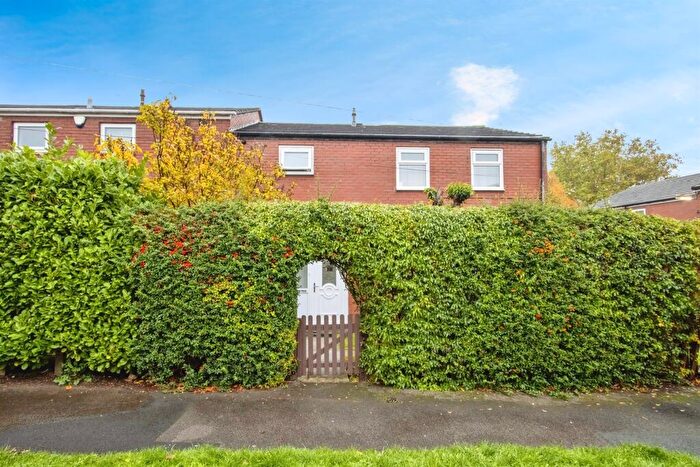 4 Bedroom End Of Terrace House For Sale In Mullins Court, Leeds, LS9
