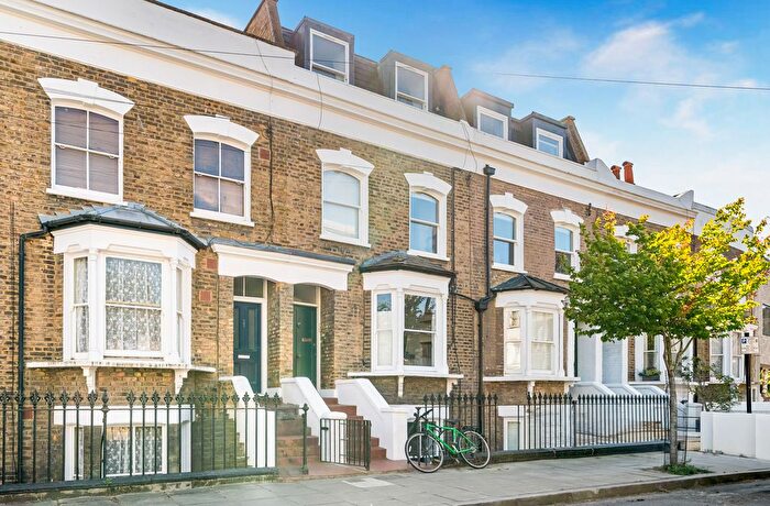 3 Bedroom Flat For Sale In Clonbrock Road, London, N16