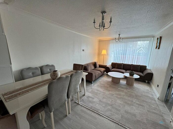 2 Bedroom Maisonette To Rent In Salisbury Walk, Archway, N19