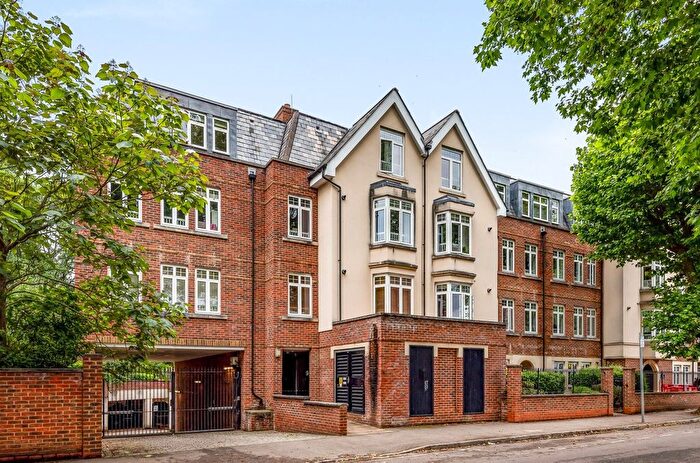 1 Bedroom Flat To Rent In Albany Park Road, Kingston Upon Thames, Greater London, KT2