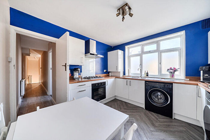 2 Bedroom Property For Sale In Castle Lane West, Bournemouth, BH9