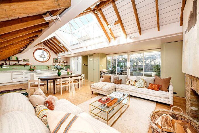 3 Bedroom Maisonette For Sale In Hewer Street, London, W10