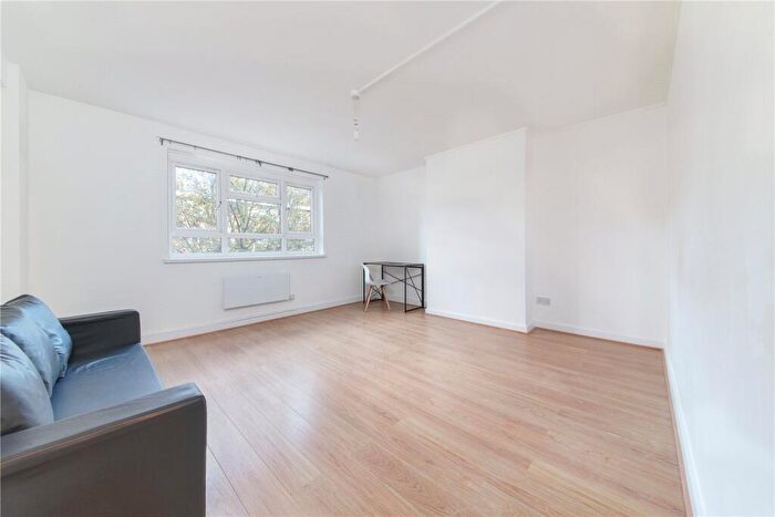 3 Bedroom Flat To Rent In Wenlock Court, New North Road, N1