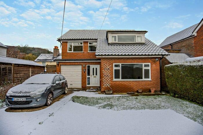 4 Bedroom Detached House For Sale In The Street, Newnham, Sittingbourne, ME9