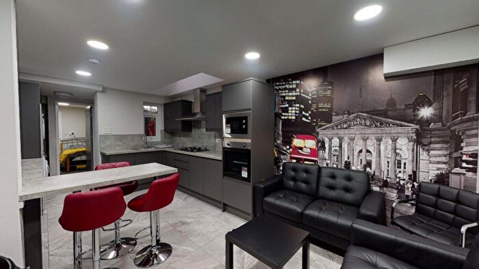 6 Bedroom House To Rent In Warwards Lane, Selly Oak, B29