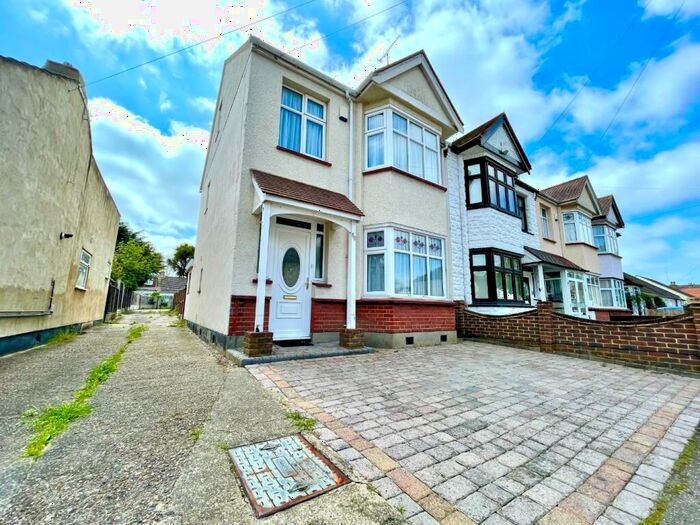 4 Bedroom Semi-Detached House To Rent In Rylands Road, Southend-On-Sea, SS2
