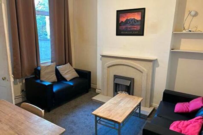 3 Bedroom Terraced House To Rent In Leamington Spa, Warwickshire, CV31