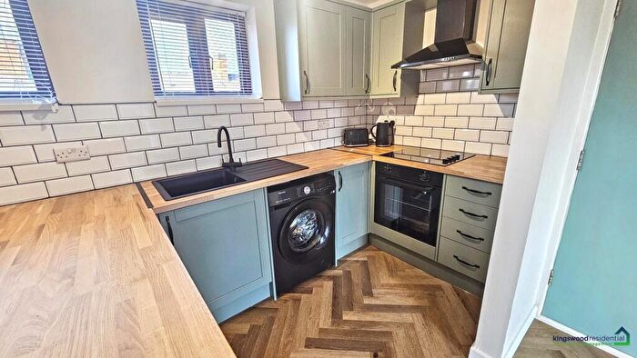 1 Bedroom Apartment To Rent In Grove Road, Nottingham, NG7