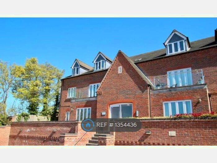 2 Bedroom Flat To Rent In Woldsview House, Cotgrave, Nottingham, NG12