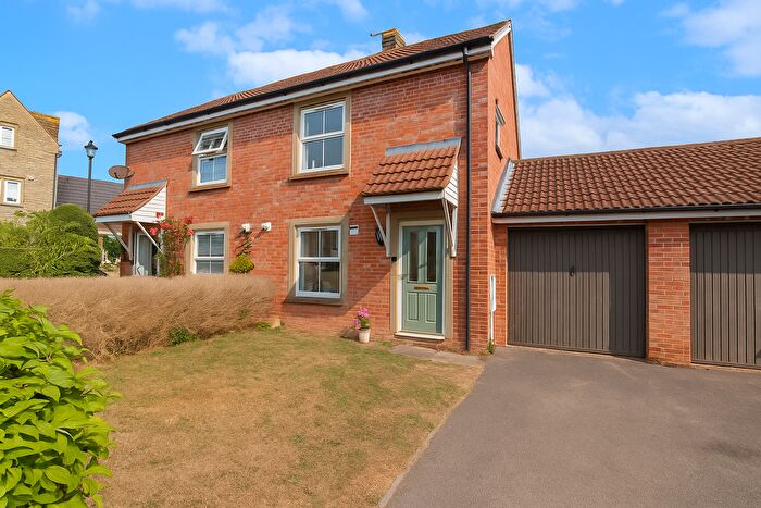 3 Bedroom Semi-Detached House To Rent In Cedern Avenue, Weston-Super-Mare, BS24