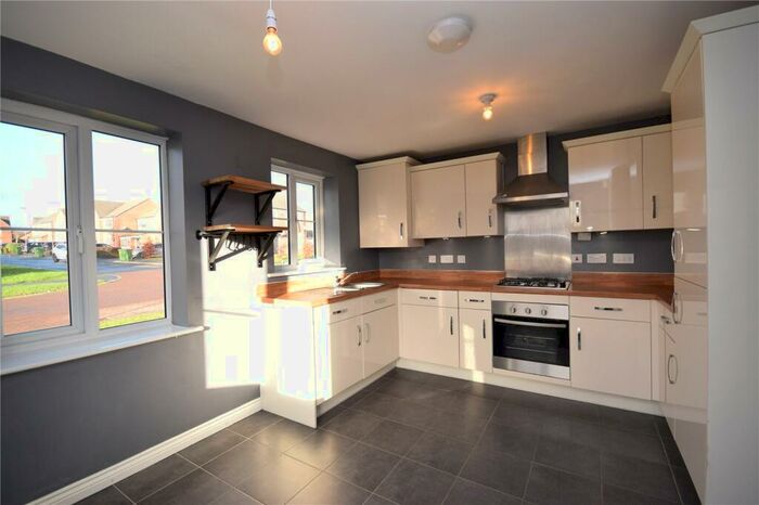 4 Bedroom Semi-Detached House To Rent In Oak Drive, Whinmoor, Leeds, LS14