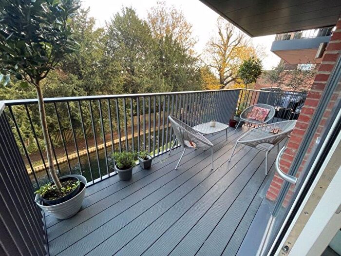 1 Bedroom Flat To Rent In Green Lanes, London, N21