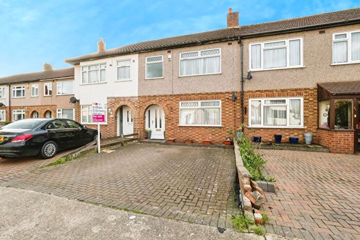 3 Bedroom Terraced House For Sale In Westlyn Close, Rainham, RM13