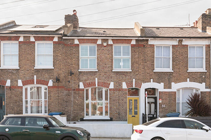 3 Bedroom Terraced House For Sale In Kirkwood Road, Nunhead, SE15